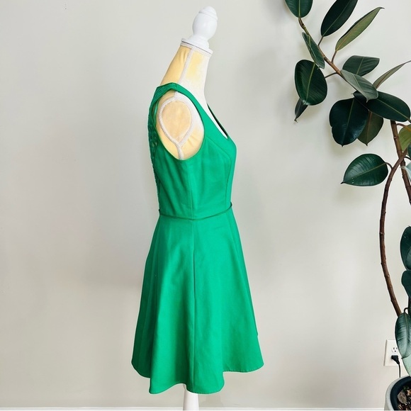 Jessica Simpson fit and flare Kelly green lace back dress - Picture 3 of 10